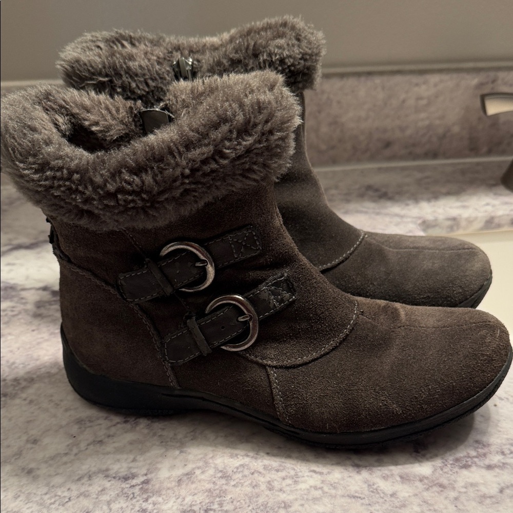 Bare Traps Harleen suede boots size 8